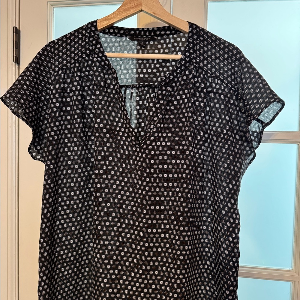 Banana Republic Black and White Blouse